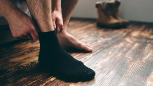 ۶ اشتباه رایج در پوشیدن جوراب