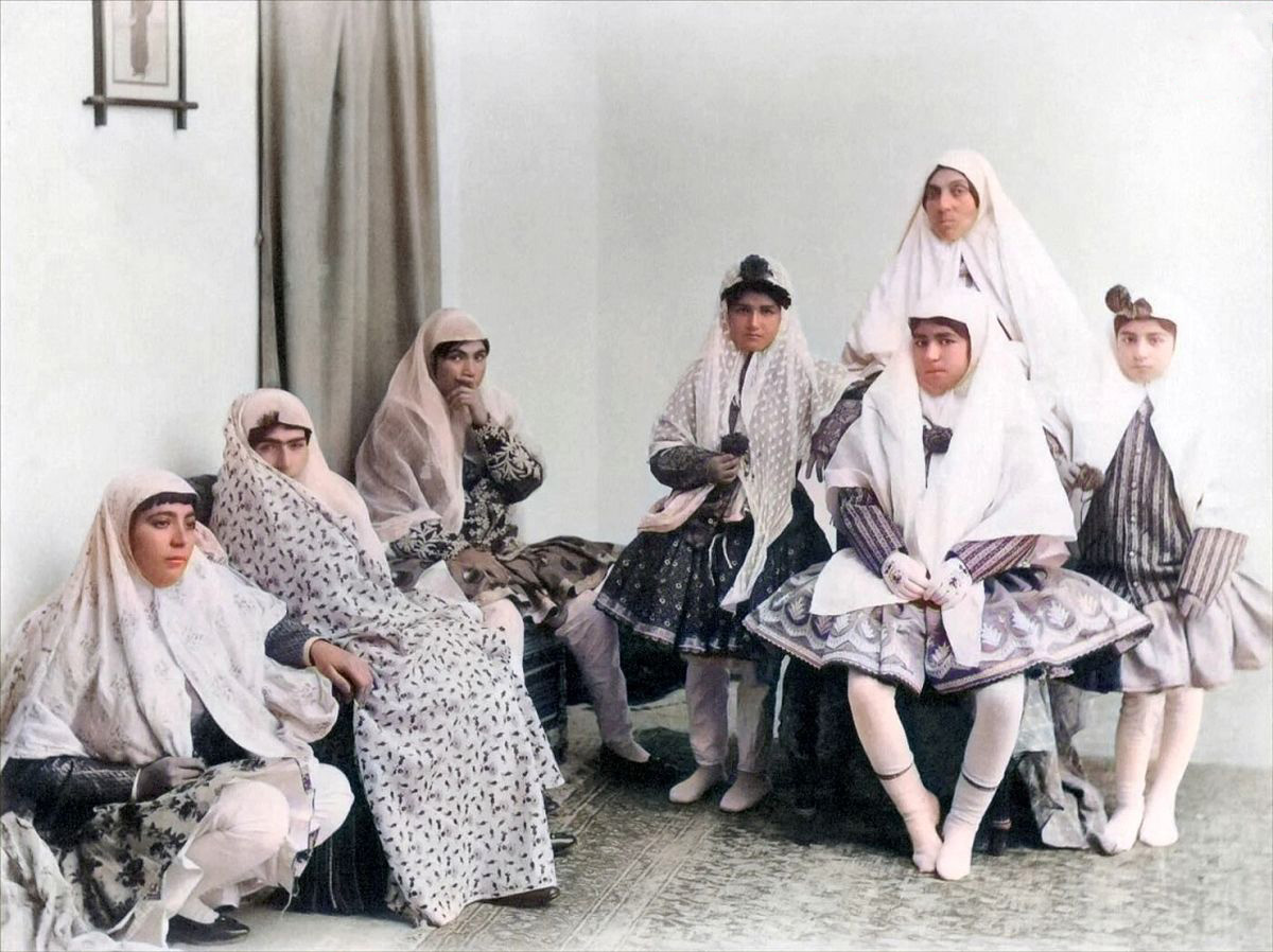 پوشیدن جوراب توسط زنان قاجاری