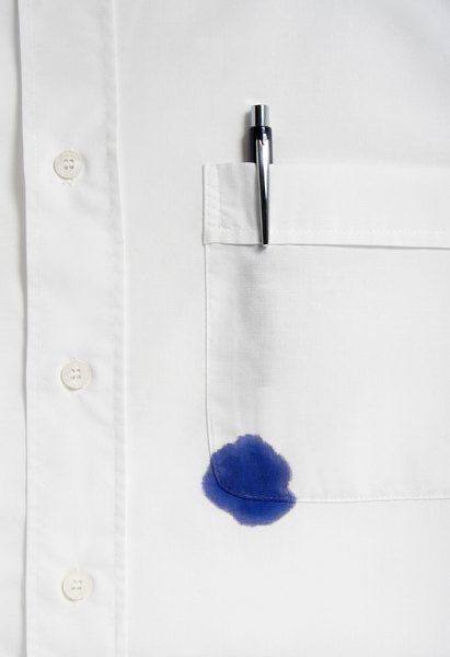 لکه ی ایجاد شده از جوهر خودکار در قسمت جیب
